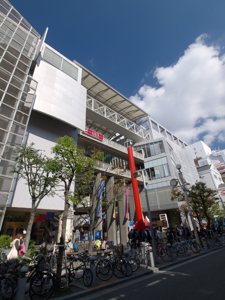 ショッピングセンター　心斎橋BIG STEP(ビッグステップ)（ショッピングセンター）まで396m