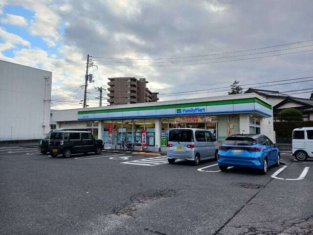 コンビニ　ファミリーマート（コンビニ）まで260m
