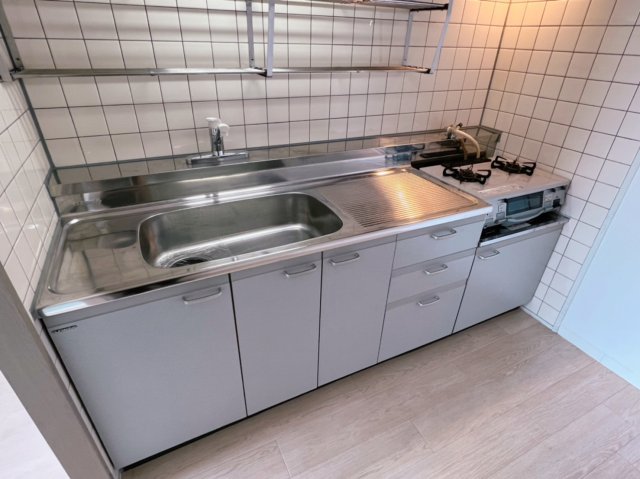 キッチン　掲載の内装写真は同物件の別タイプのお部屋の写真です