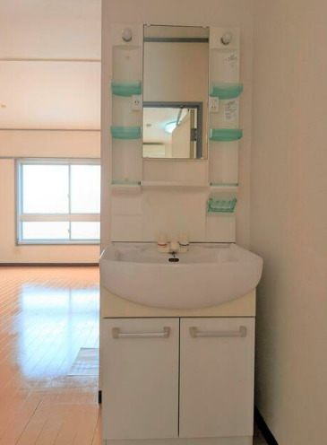 洗面設備　スペースが確保できる洗面所です