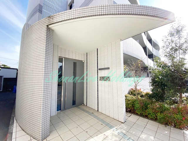 エントランス　清潔感のあるエントランスです♪