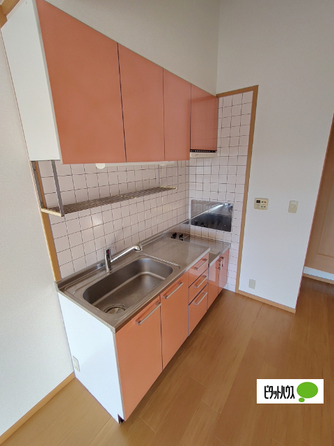 キッチン　同物件別部屋