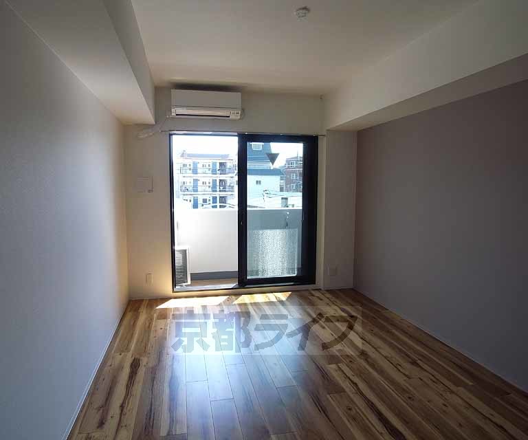 居室・リビング　ウッディーな床はおしゃれ感ＵＰ！