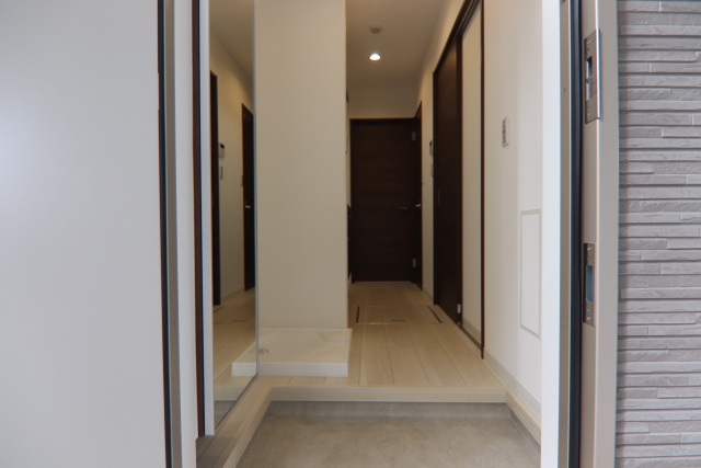 玄関　※別室の参考写真の為、現況優先です。