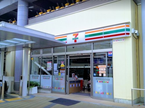 コンビニ　セブンイレブン 京急ST蒲田東口駅前広場店（コンビニ）まで52m