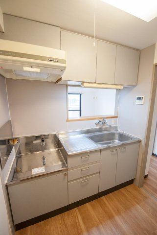 キッチン　幅広で使いやすいキッチン(^^)／※同物件別部屋参考画像です