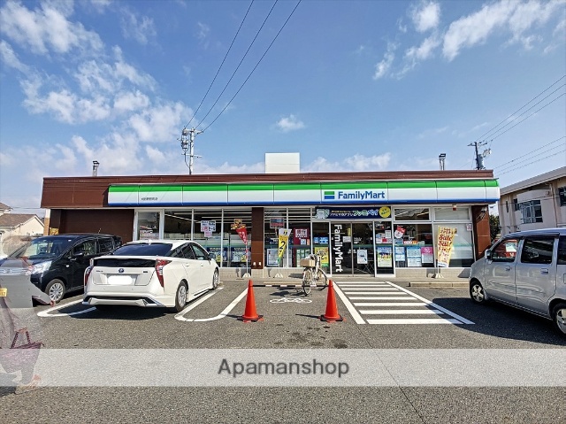 コンビニ　ファミリーマート（コンビニ）まで763m