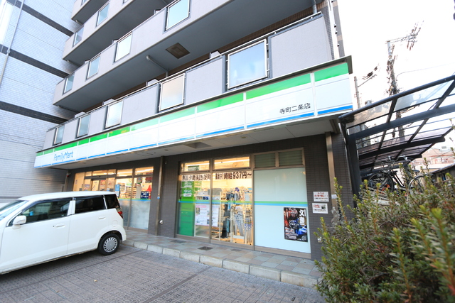 コンビニ　ファミリーマート寺町二条店（コンビニ）まで240m