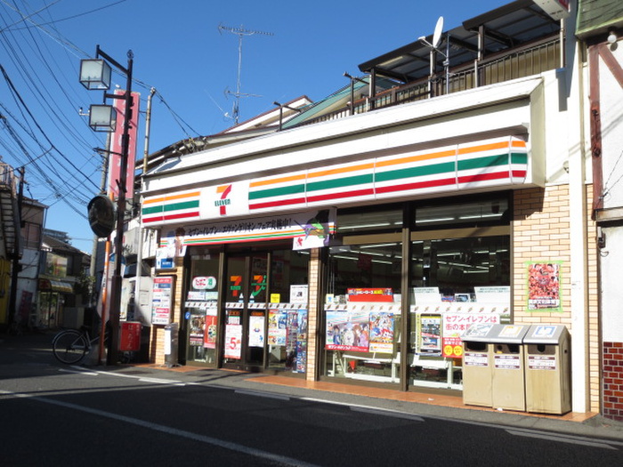 コンビニ　セブンイレブン（コンビニ）まで300m