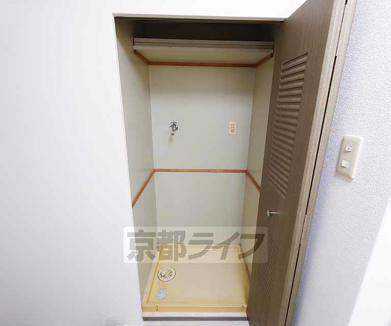 洗面設備　室内に洗濯機が置けます