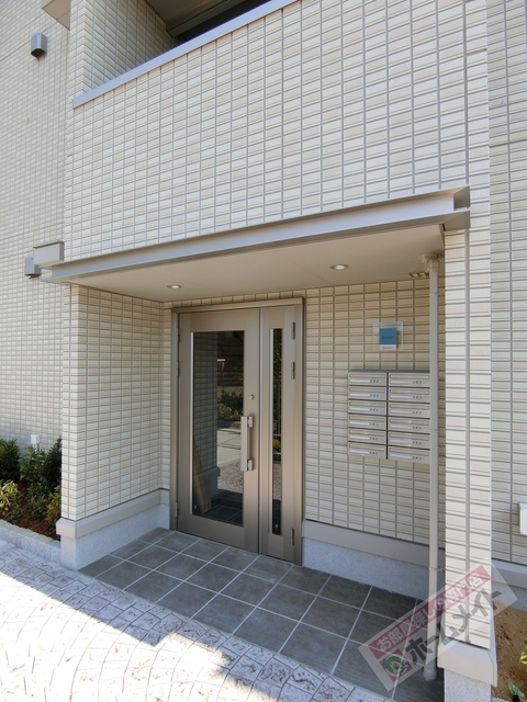 エントランス　オートロック付きで部外者シャットアウト♪