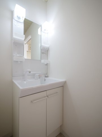 洗面設備　※写真は別の部屋のものです。