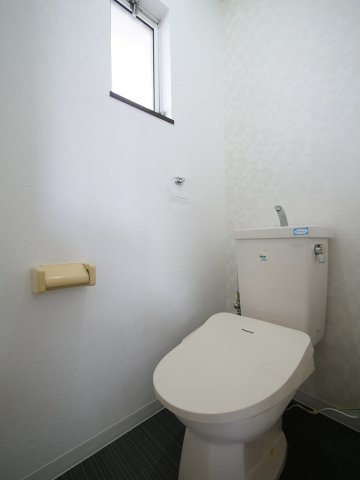 トイレ　※写真は別の部屋のものです。