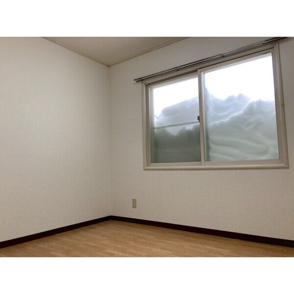 居室・リビング　明るい洋室です