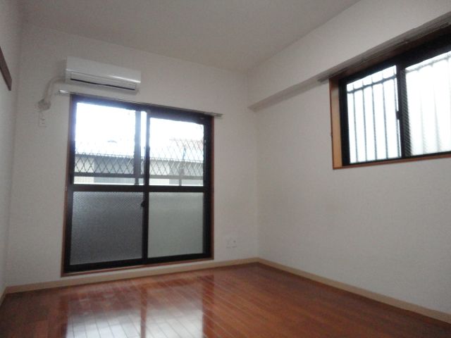 居室・リビング　角部屋で明るいお部屋です