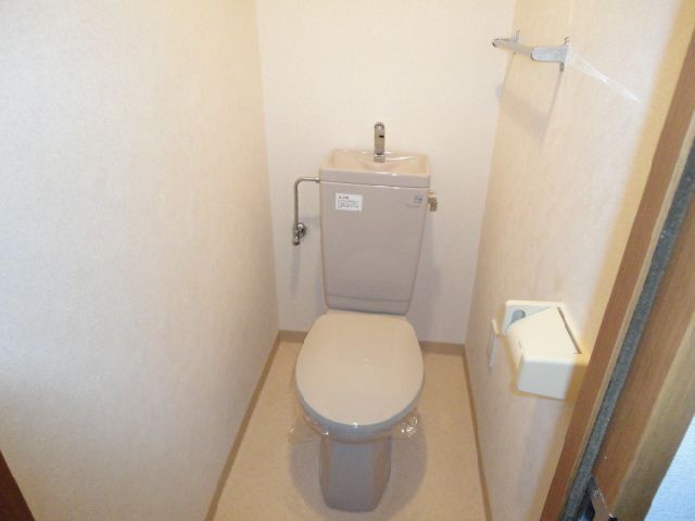 トイレ　意外と落ち着く空間です