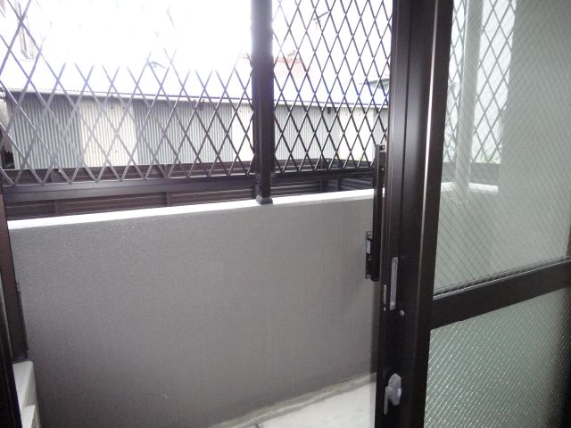 バルコニー　光を感じるベランダです