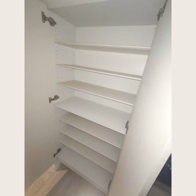 玄関　参考写真です・階数により内装色が異なります