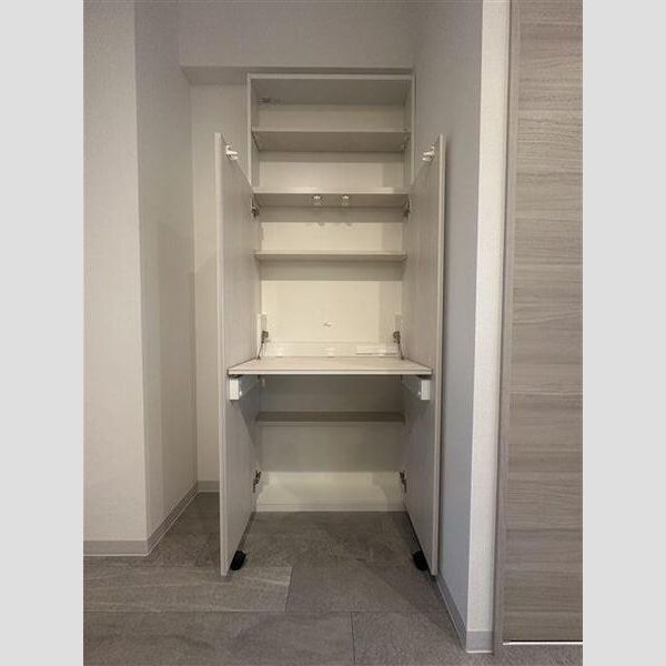 その他設備　壁面収納デスク