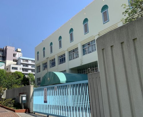 小学校　神戸市立稗田小学校（小学校）まで289m