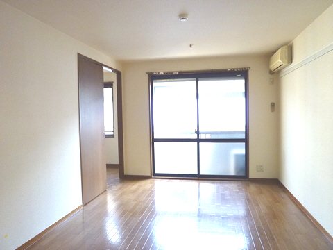 居室・リビング　南向きの明るいリビング♪