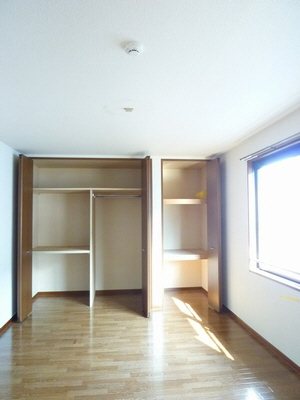 その他部屋・スペース　7.4帖洋室。こちらも南向きです！