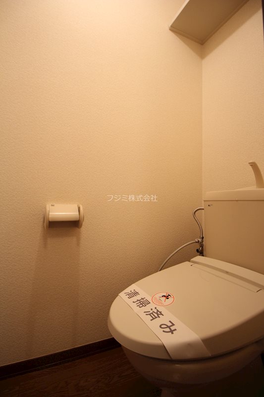 トイレ　洗浄機能付き便座です