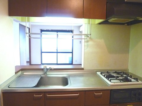 キッチン　広いシンク、お料理しやすいシステムキッチンです