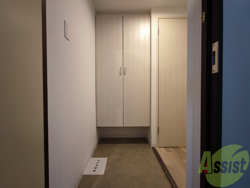 玄関　玄関です。すぐ広いリビングにつながっています。