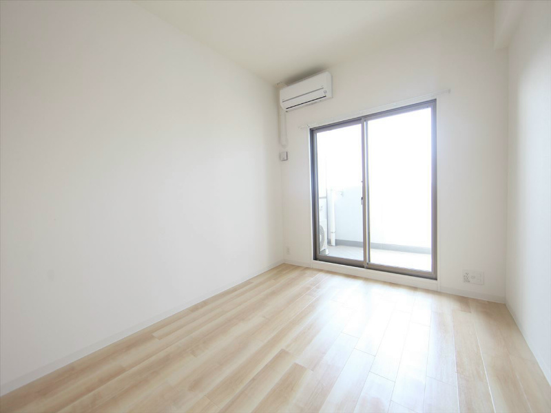 バルコニー　洋室6.6帖　バルコニー　エアコン完備