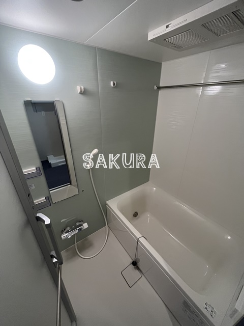 バス・シャワールーム　嬉しい追い焚き・浴室乾燥機付きです♪