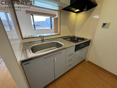 キッチン　3口ガスコンロ付で機能的なキッチンです！