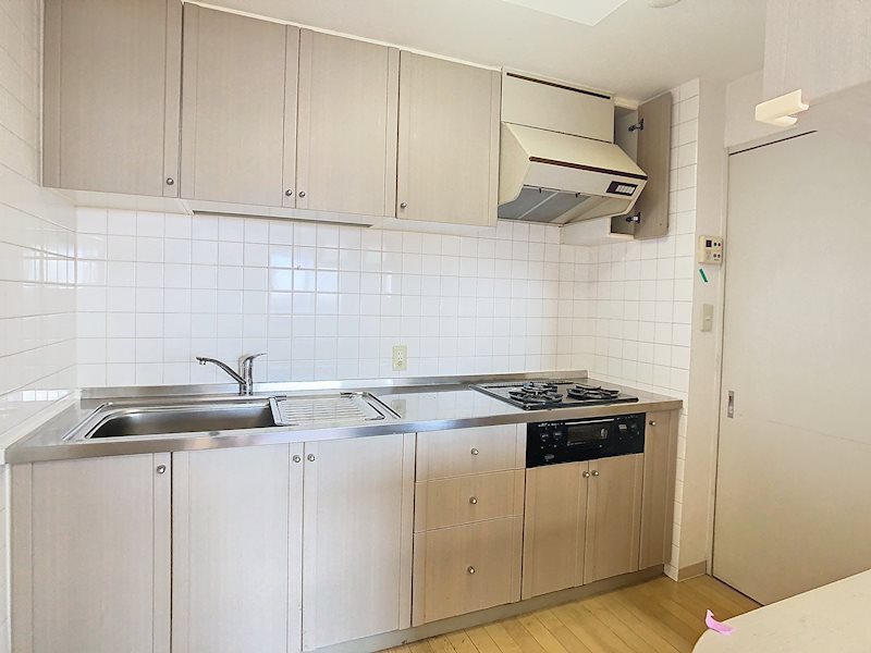 キッチン　同物件他部屋の参考写真です！
