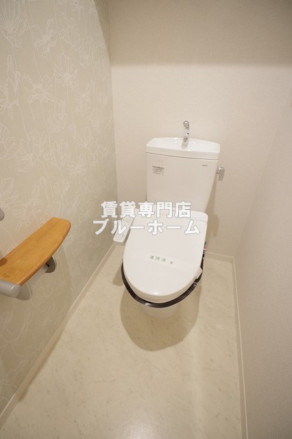 トイレ　温水洗浄便座付！