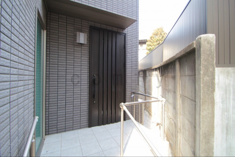 エントランス　正面入り口