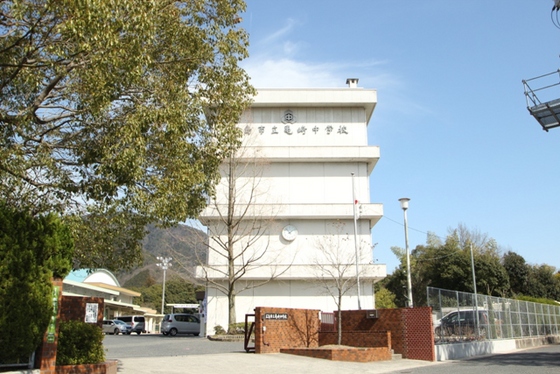 中学校　広島市立亀崎中学校（中学校）まで1093m