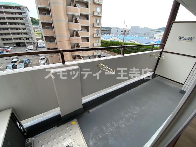 バルコニー　外からの目が気にならないバルコニーで洗濯物が干せます