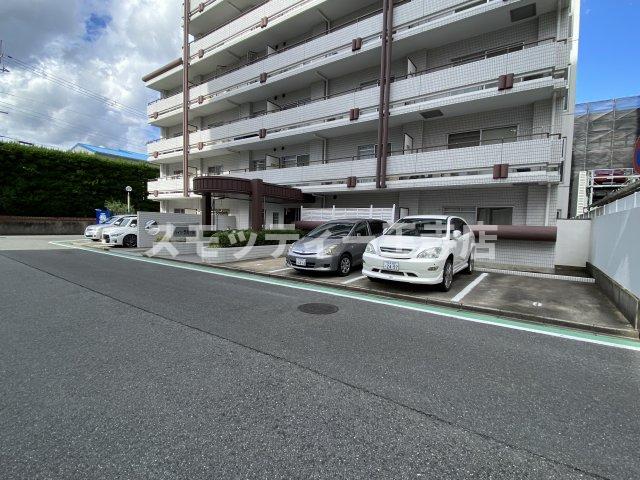 駐車場　車をお持ちの方に嬉しい駐車場付きの物件です