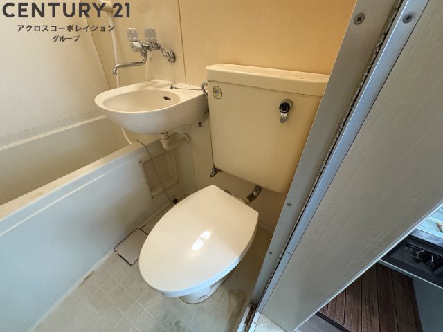 トイレ　浴室にトイレがあります