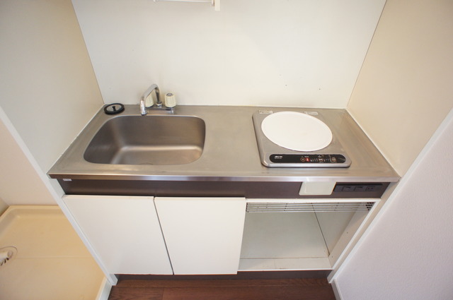 キッチン　火を使わず安心でお掃除も簡単なＩＨコンロ、１口付です♪