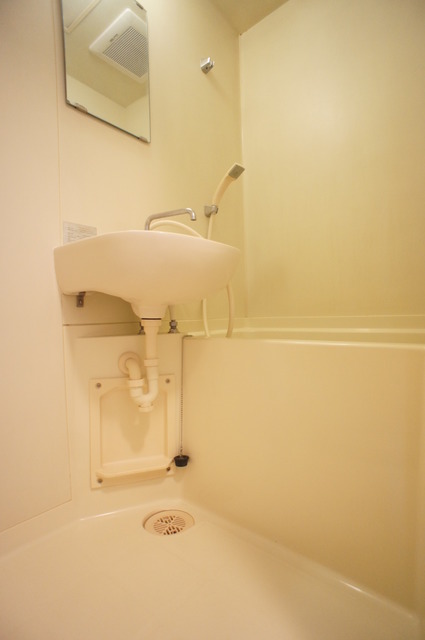 バス・シャワールーム　バストイレ別なのでゆったり癒しのバスタイムを満喫できますね♪