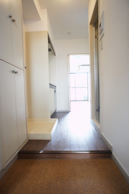 玄関　下駄箱付なので、玄関はいつでもスッキリ片付きますね☆