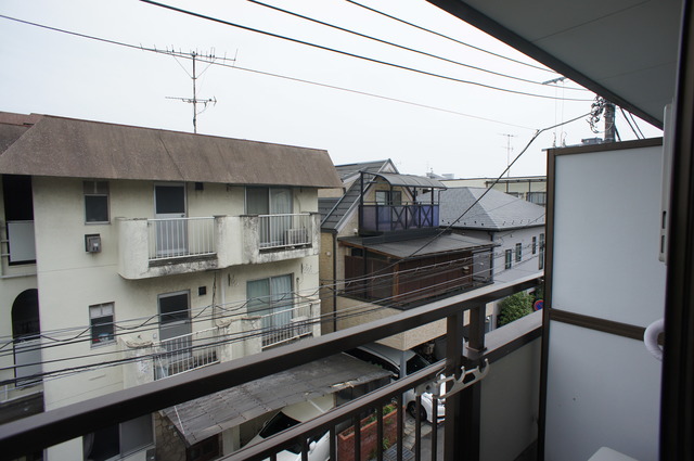 バルコニー　バルコニー付！お天気のいい日は洗濯物も気持ちよく干せますね！