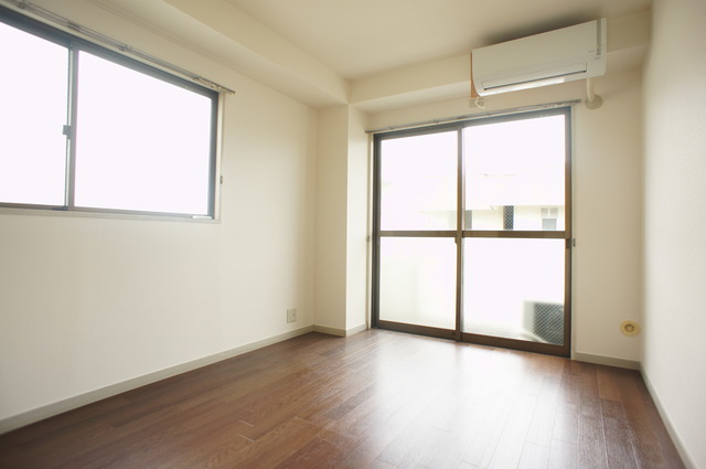 居室・リビング　２面採光なので、明るく風通しのよいお部屋です♪