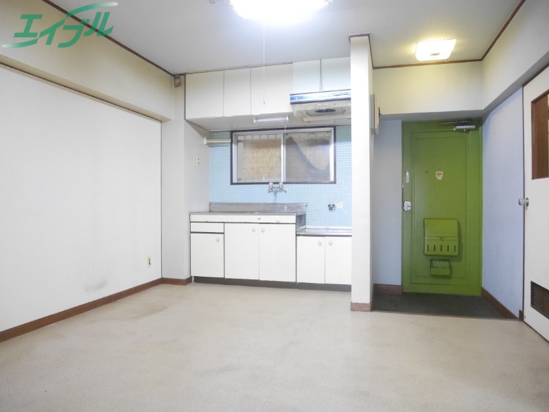 居室・リビング　同物件別室写真