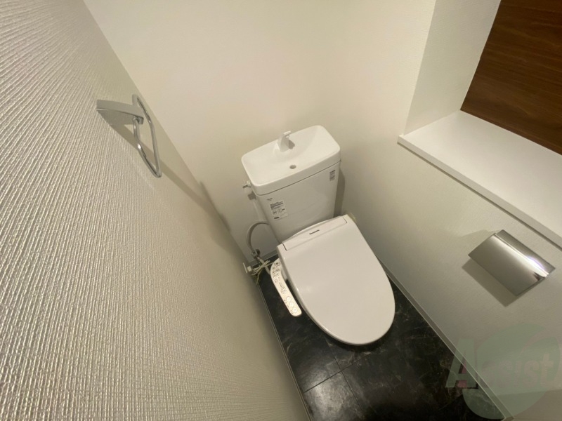 トイレ　ウォシュレット機能がついたトイレです。安心して使用できますね