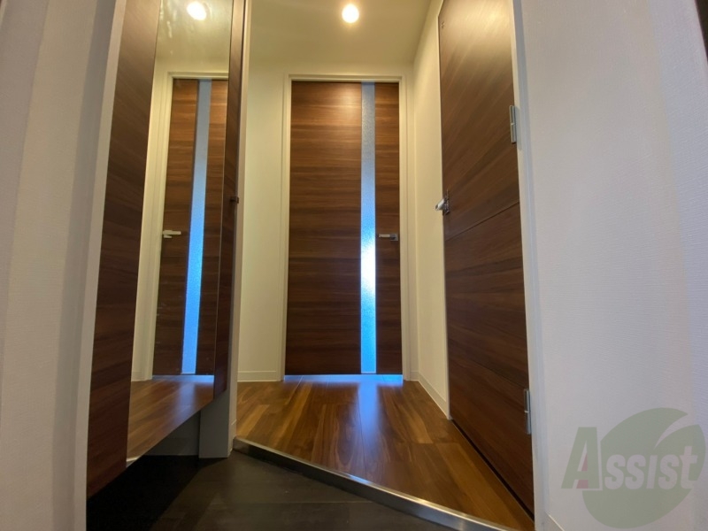 玄関　玄関から撮影してみました。開放感がありますね。