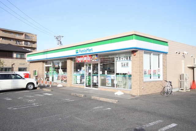 コンビニ　ファミリーマート　長久手武蔵塚店（コンビニ）まで100m