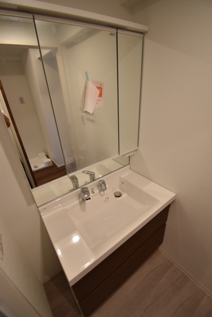 洗面設備　※別部屋の参考写真です。