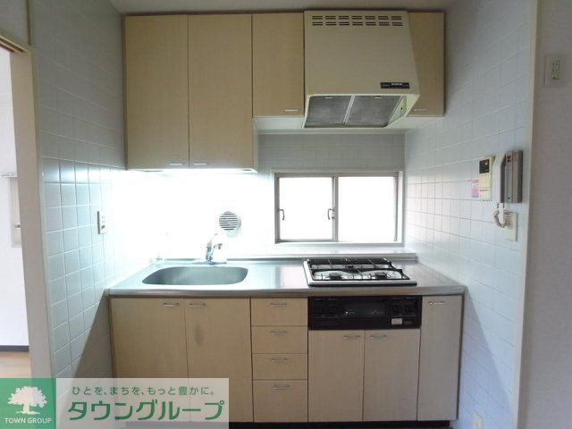 キッチン　システムキッチン（3口ガス・グリル付）